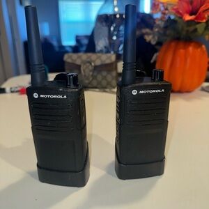 2 x Motorola RMV2080 On-Site 2-Way Business Radio (RMV2080) + 2 x HKLN4606 Remot
